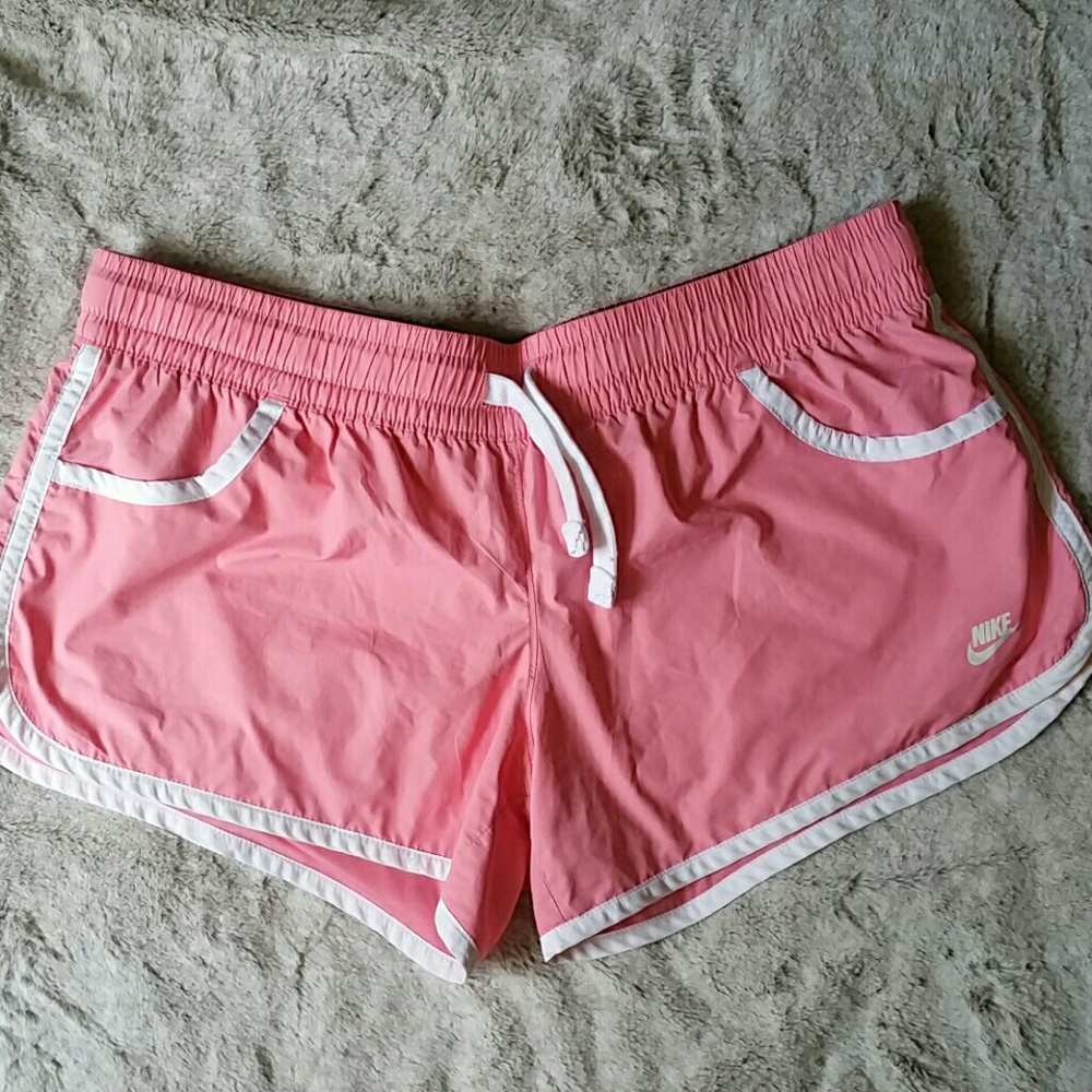Nike shorts SZ L
